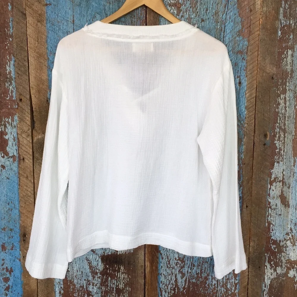 NWOT Cloth & Stone White V-Neck Lace Up Top